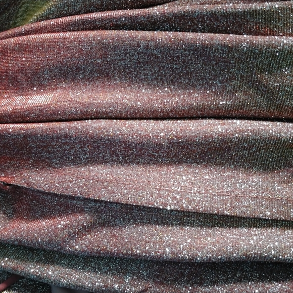 SOLD! Champagne long shiny slit dress (M) - Picture 4 of 6